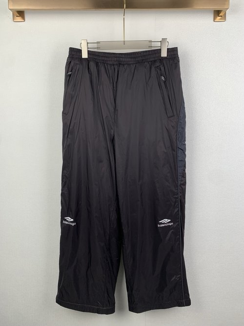 Balenciaga Warm and Lightweight Straight Trousers with Silicone Print (替换pants为更正式的trousers)