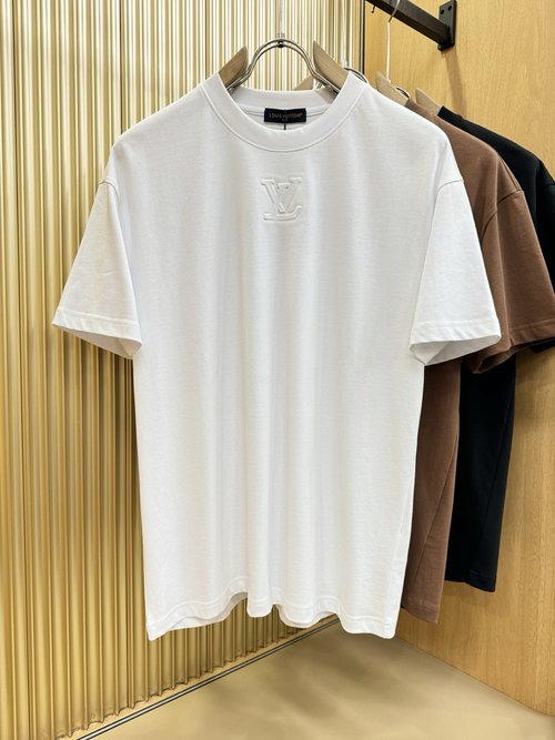 Louis Vuitton Fashionable T - shirt in Comfortable Fabric