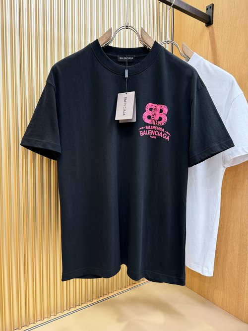 Balenciaga Fashionable T - shirt in Comfortable Fabric