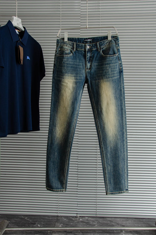 Dolce & Gabbana Fashionable Straight Jeans with Premium Details