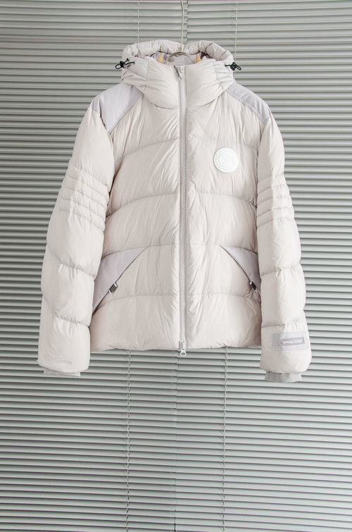 Canada Goose Waterproof and Warm Down Jacket for Urban Use