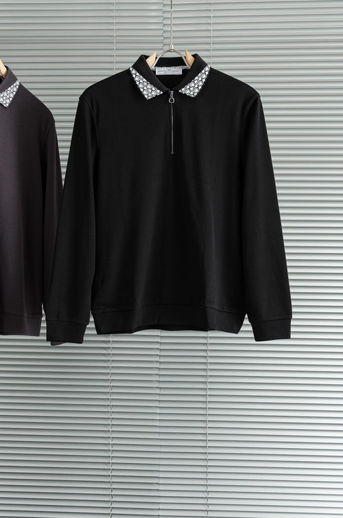 Ferragamo Comfortable and Versatile Long-Sleeve T-Shirt
