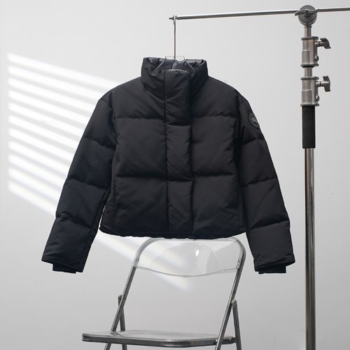 Canada Goose Short Stand-up Collar Down Jacket in Black