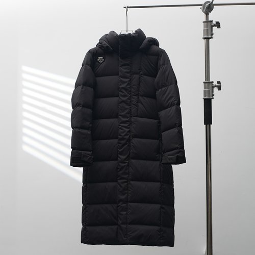 Descente Shoulder Logo Single-Zipper Long Down Jacket - Black